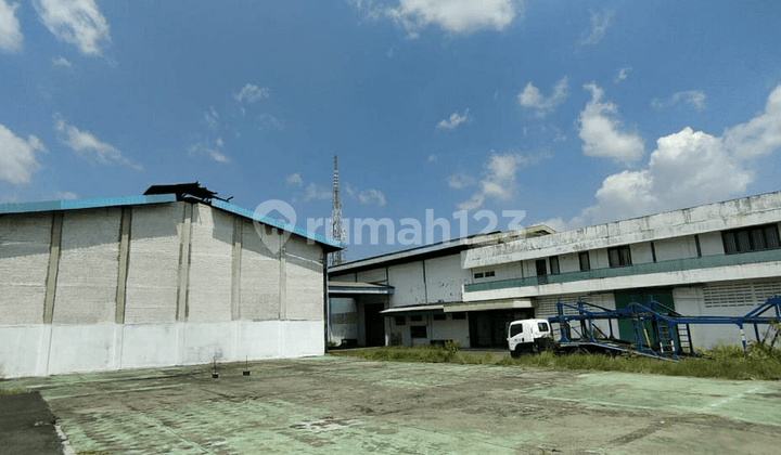 Gudang dan Kantor Show Room Di Karawang Jabar