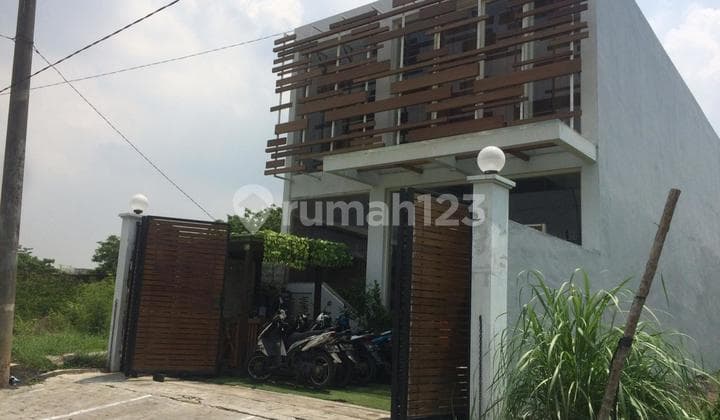 Ruko Furnished di Raya Dian Istana bisa Kpr/Cicil