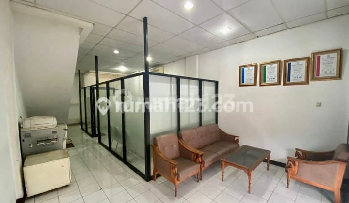 Mega Wholesale Shop House Cempaka Mas (Area: 55 m², Building: 150 m²) 3.5M, Cempaka Mas, Central Jakarta