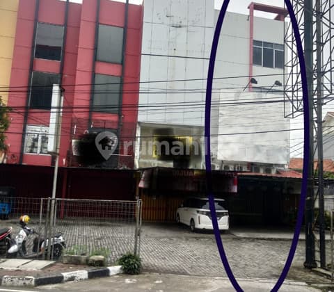 Ruko pinggir Di Jl. kartini. Bagus untuk kantor/investasi.