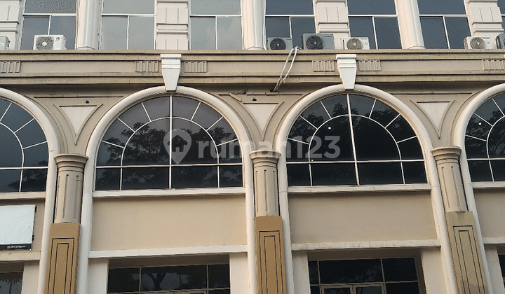 Shop House Ready to Live In and For Sale at Affordable Price, Strategic Location