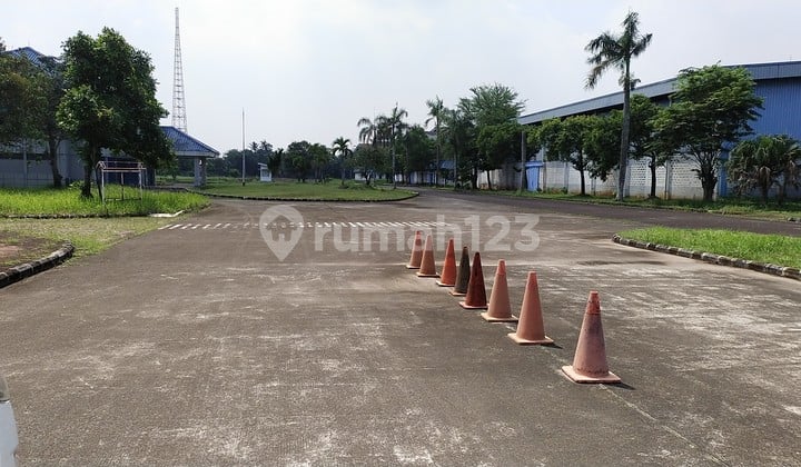 Gudang besar siap pakai dengan hoist