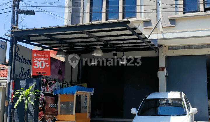 Ruko 3 lantai di tengah kota siap pakai