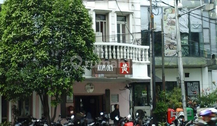 Ruko 3 Lantai di Menteng, Jl H. Agus Salim - Lokasi Bagus Ruko 3 Lantai di Menteng, Jl H. Agus Salim - Lokasi Bagus