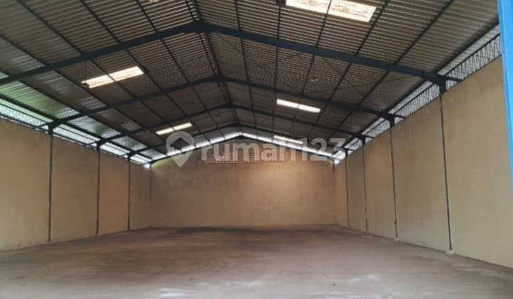 Gudang besar hrg miring di Gatsu
