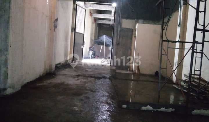 Warehouse 2 minutes to the driyorejo & citraland driyorejo toll gates.