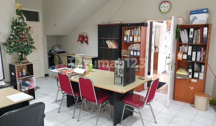 Kantor di tengah kota