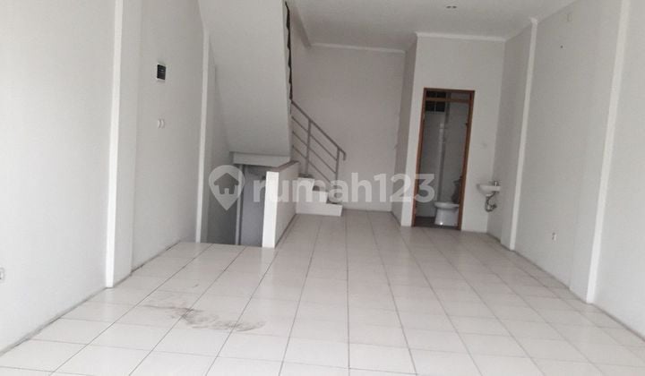 Ruko Bangunan Baru Lokasi Mainroad Ramai di Rajawali