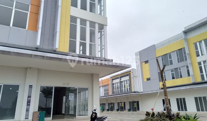 Disewakan Ruko 3 Lantai Hoek Full Sekat di Summarecon Emerald Karawang