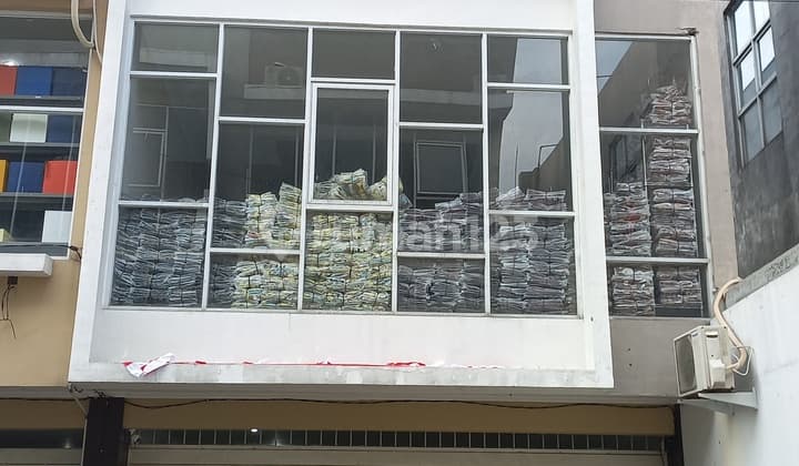 RUKO 3,5 LANTAI DI DAERAH RAMAI PENDUDUK, COCOK UNTUK KANTOR, GUDANG DAN WORKSHOP