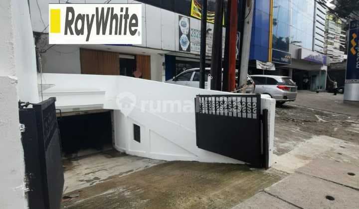 Ruko Wolter Monginsidi luas 121, Lokasi pinggir Jalan raya