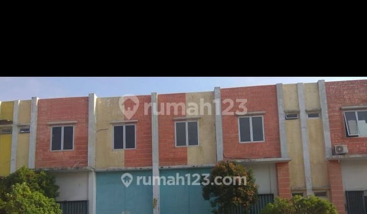 Warehouse in Daan Mogot integrated trade.