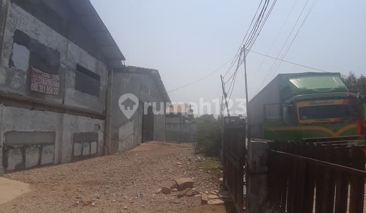 Gudang hoek ada kantor