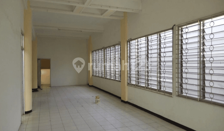 Gedung Perkantoran tengah kota