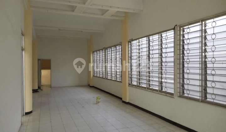 Gedung Perkantoran tengah kota