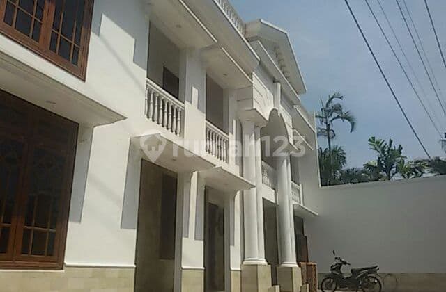 GEDUNG 2 LANTAI PARKIR LUAS STRUKTUR KOKOH COCOK UNTUK KANTOR