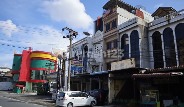 Ruko di Jalan SM Raja ( Dekat Majestyk )