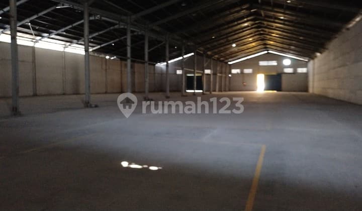 Gudang bersih siap pakai di pusat kota Jakarta Utara