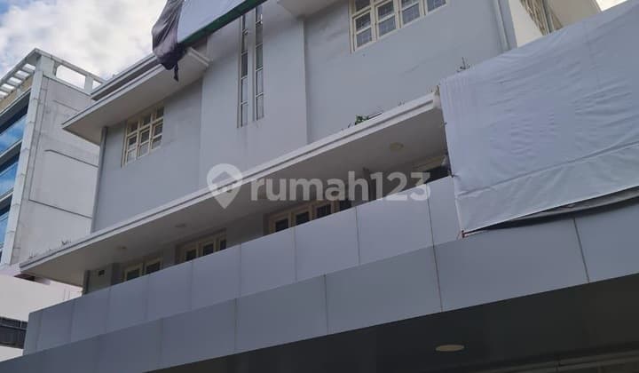 Gedung 2+1 lantai di Pasar Baru Jakarta Pusat, Cocok Hotel, Klinik, RS, Strategis