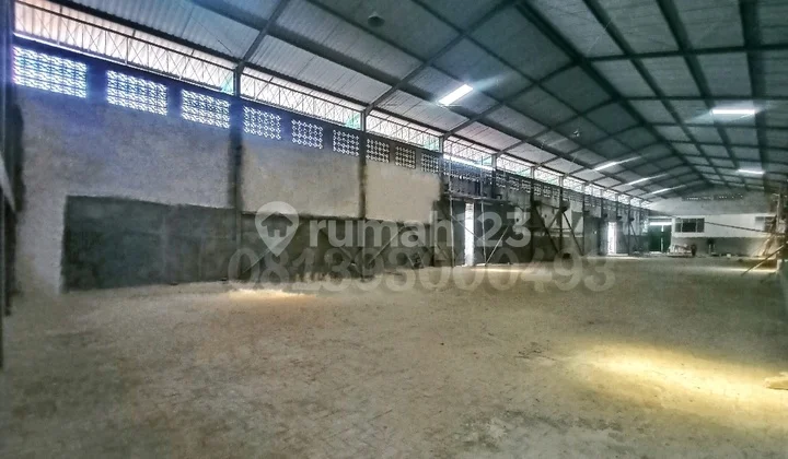 Gudang industri di LIK dekat pelabuhan Tj.Emas