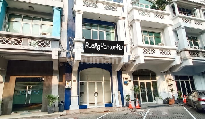 Disewakan Ruko 4 Lantai Cocok untuk Bisnis Lokasi Strategis @Rukan Permata, Senayan, Kby.lama Jakarta Selatan