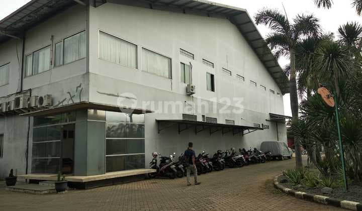 Gudang Terletak di belakang Bandara Soetta