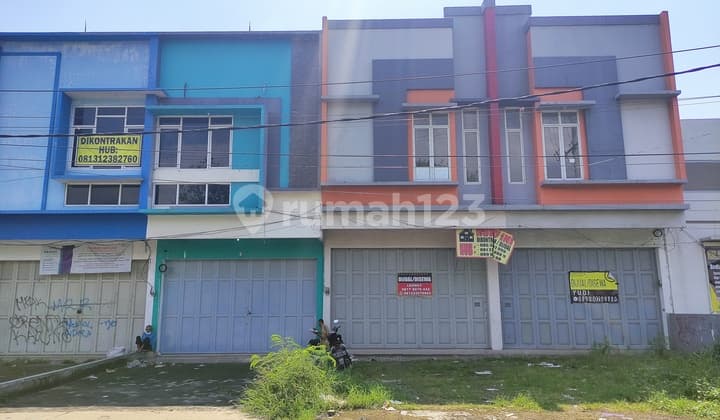 Ruko siap pakai lokasi strategis akses kendaraan besar