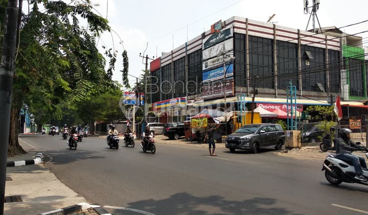 DISEWAKAN RUKO STRATEGIS KEBAYORAN LAMA JAKARTA SELATAN 3,5 LANTAI