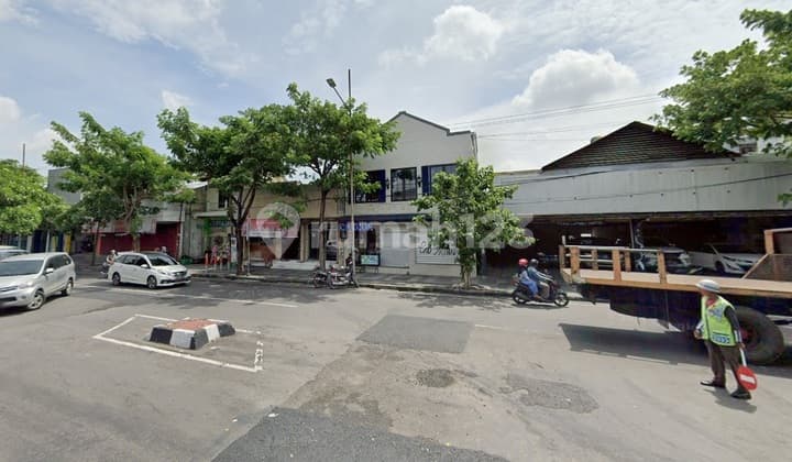 Disewakan Ruko 3 Lantai LB 178 m2 Jl Dharmawangsa Surabaya