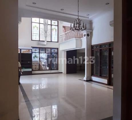 Bangunan 2 Lantai Siap Pakai Tengah Kota Sangat Cocok Untuk Usaha