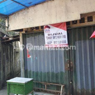 Ruko pinggir jalan raya besar berikut rumah di belakangnya