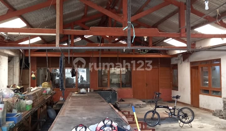 Warehouse wing BKR is close to the city center.