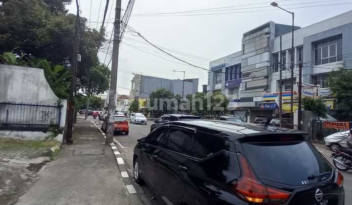 OFFICE HOUSE ON CILIWUNG STREET - CENTRAL SURABAYA