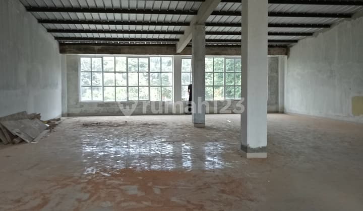 Tandem shophouse in Bulungan 4 floors, suitable for restaurant, office, etc.