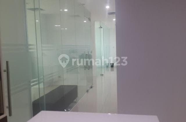 Office Space 149m2 Disewakan di AXA Tower Kuningan