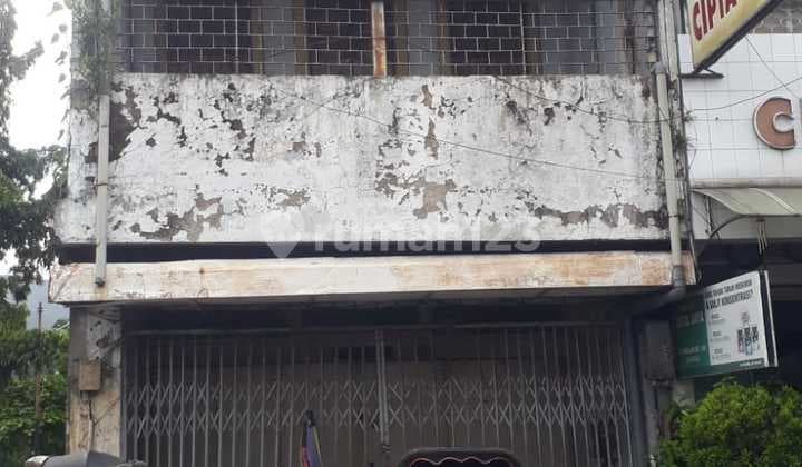Three-story shophouse for rent on Pekojan trade street.