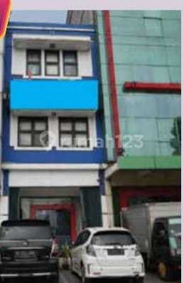 RUKO BAGUS, PARKIR 4 MOBIL, TEPI JALAN RAYA