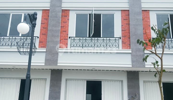 Ruko 2 lantai di tengah hunian dan kawasan industri Jababeka