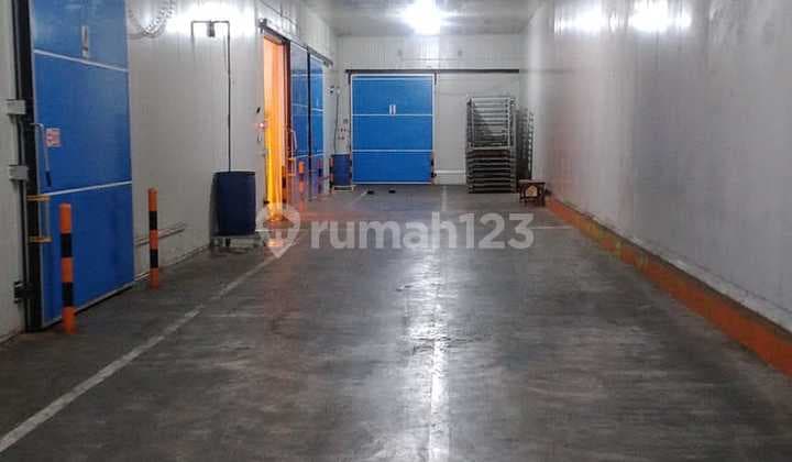 Gudang Coolstorage di Margomulyo