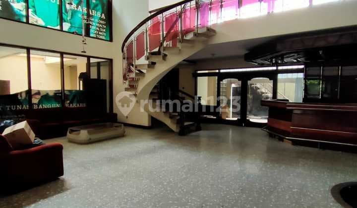 Disewakan Ruang Usaha + Kantor, Parkiran.luas, Akses.jalan 2 Mobil ... Sayap Reog