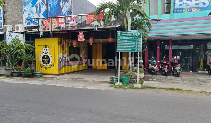 Ruko bagus strategis di pertokoan solo baru