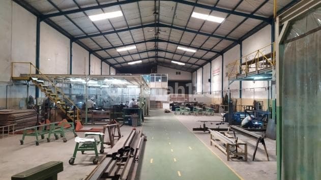 Ready-to-occupy warehouse in good condition, Deprimatera Warehouse Complex, Bandung.