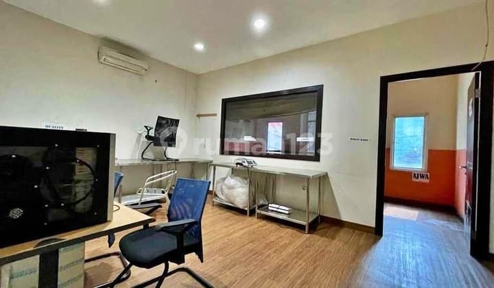 RUKO 3 LANTAI, ZONASI KOMERSIAL, JALAN DEPAN RAMAI SEKALI