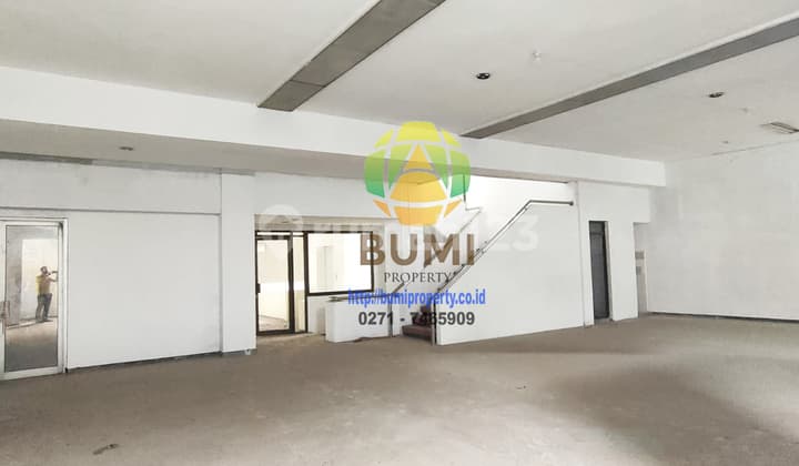 Gedung 3 Lantai Cocok Untuk Bank Atau Kantor di Solo Kota