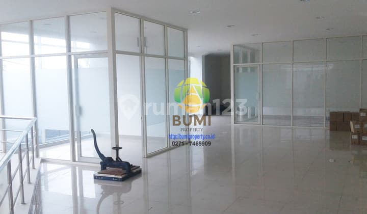 3-story shophouse located in Jebres.