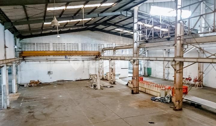 GUDANG/WAREHOUSE/PABRIK BAGUS INCLUDE CRANE JABABEKA CIKARANG