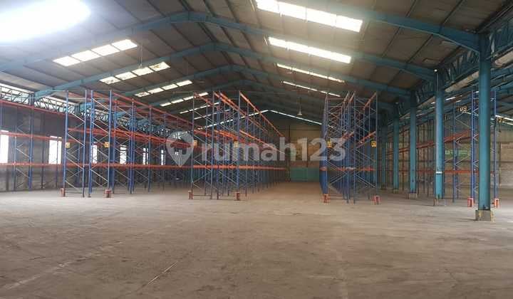 Gudang Dengan Loading Dock Lokasi Di Pusat Kota Jakarta Barat