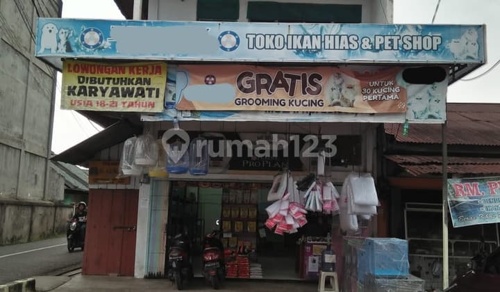 For sale cheap, strategic shop house in a busy area on Jl. Moh. Yamin, Jelutung, Jambi.