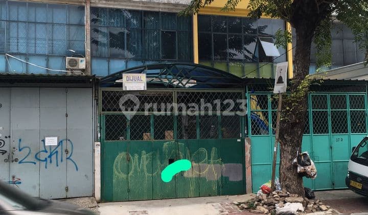 Shop house for sale in Cengkareng area