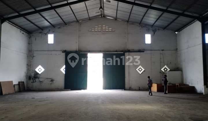 Pergudangan area Tangerang berikut dengan kantornya akses kontainer 40 feet harga terjangkau bisa nego